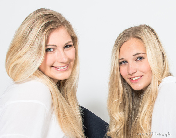 _DSC0105CharlotteAndHenriette-1